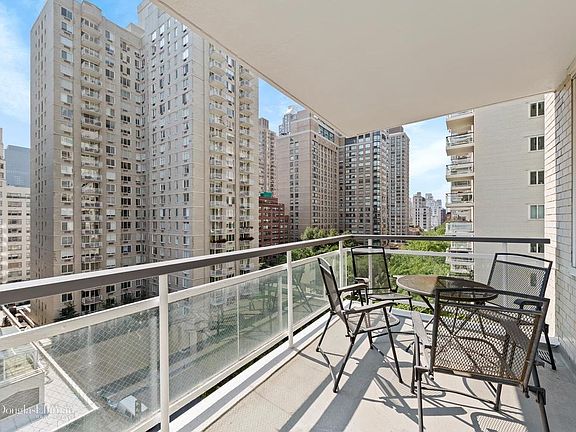 4th image of 200 E 66th St APT E906