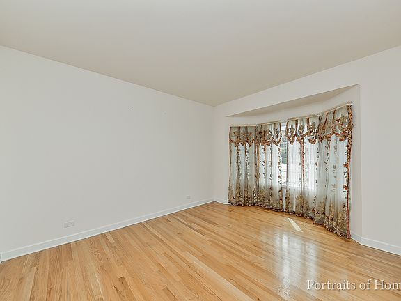 3rd image of 12801 Barrow Ln