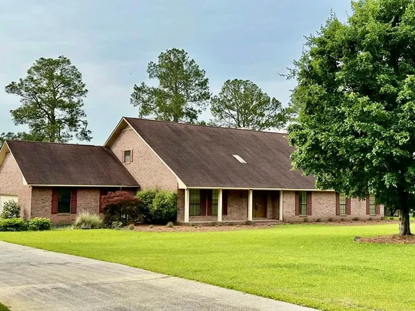 5704 Forest Lake Dr, Tifton, GA 31794
