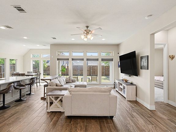 2nd image of 1423 Daisy Corner Dr