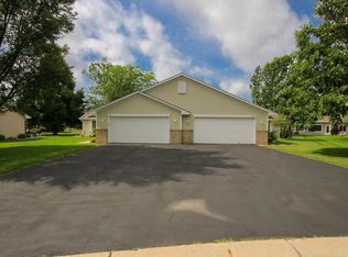 820 Greensview Ct NW, Hutchinson, MN 55350