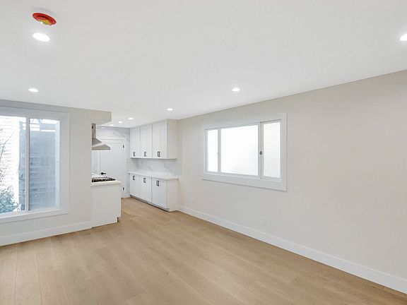 4th image of 220 Francisco St #A