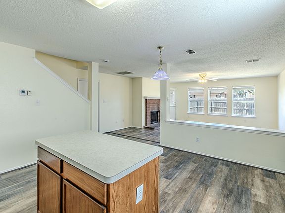 5th image of 2415 Mallory Ln