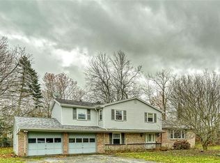 1063 Larkston Dr, Webster, NY 14580