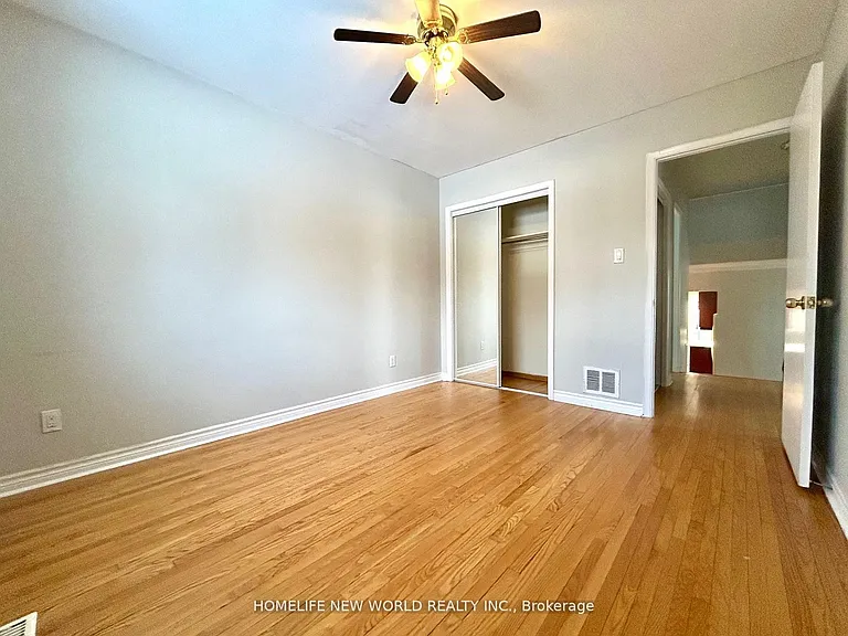 27 Hayward Cres #UPPER — Photo 14