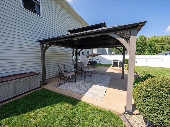 3rd image of 450 Emily Dr