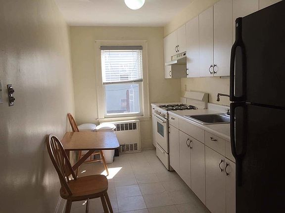 3rd image of 2325 21st St