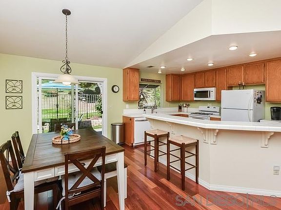 4th image of 908 Viking Ln