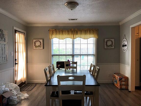 3rd image of 1142 Oxford Pl