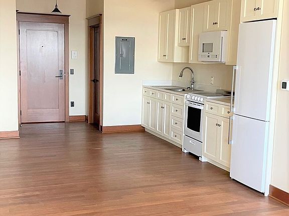 4th image of 704 W Holly St Unit 211