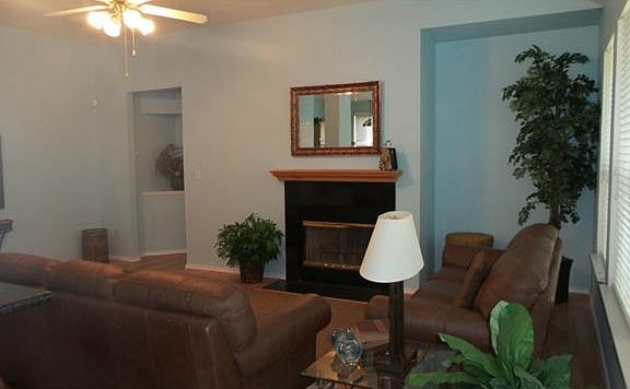 4th image of 3829 Kirby Dr