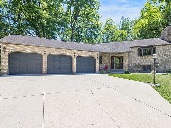 3rd image of 21492 Old Walnut Ct