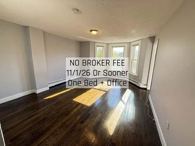 14 Cross St E — Photo 1