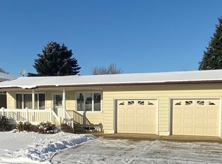 866 12th St W, Dickinson, ND 58601