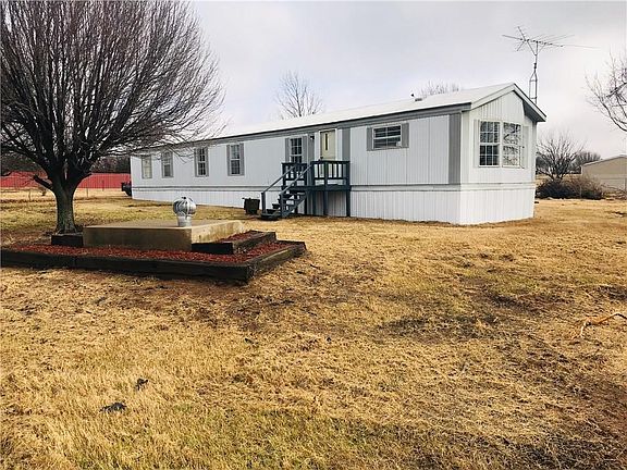 2nd image of 101 Lake View Dr