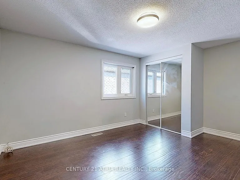 92 Jaffray Rd #UPPER — Photo 16