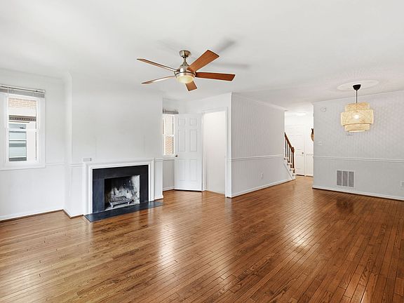 3rd image of 541 Colecroft Ct