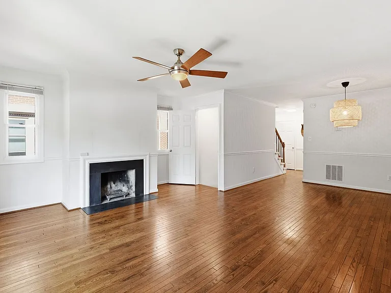 541 Colecroft Ct — Photo 3
