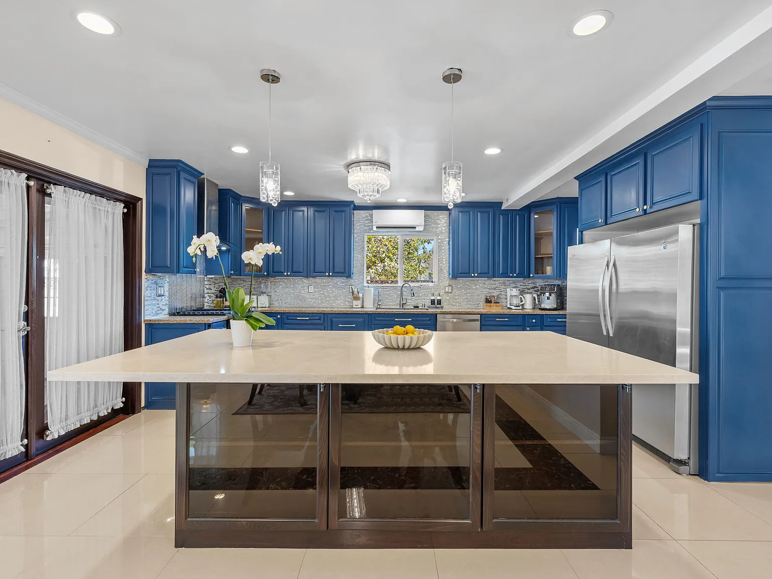 4 bed, 2.5 bath, 2524 sqft, $8,500 — Photo 4