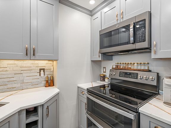 5th image of 77 Adams St Unit 1009