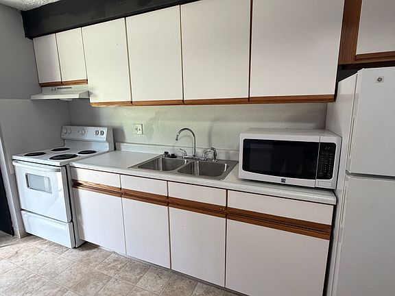 2nd image of 3481 Beaujardin Dr APT A
