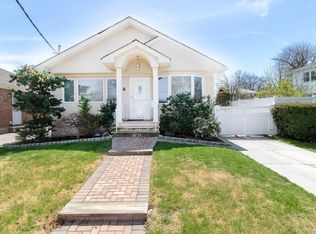 15260 12th Rd, Whitestone, NY 11357