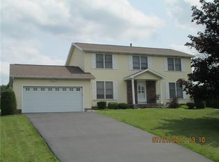 9 Clooney Dr, Henrietta, NY 14467