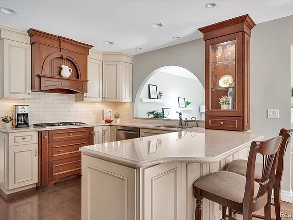 4th image of 821 Box Canyon Ct