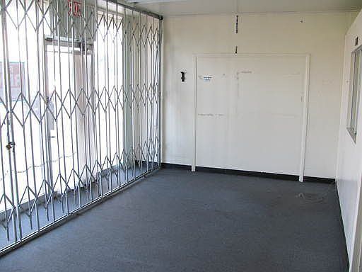 5th image of 4426 Beverly Blvd