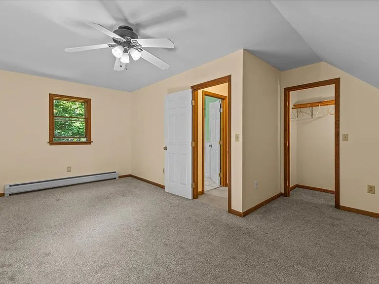 1672 Sweet Hollow Rd — Photo 28