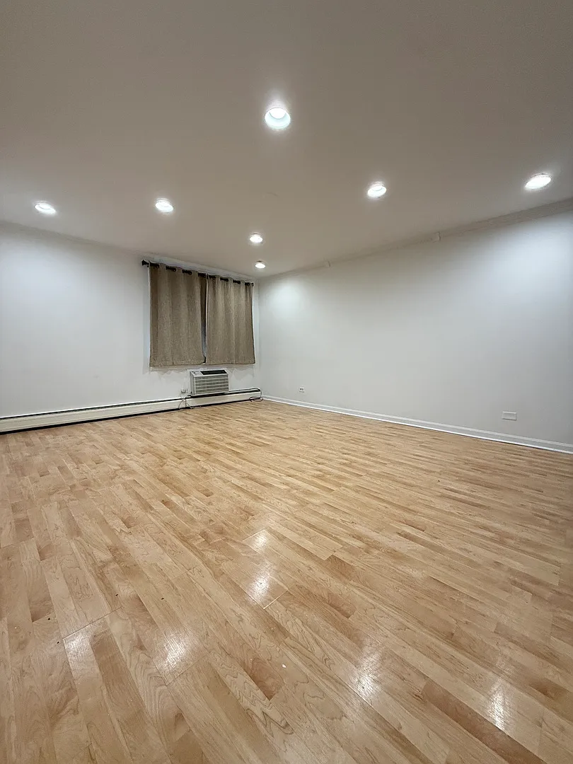 2 bed, 1000 sqft, $2,000 — Photo 3