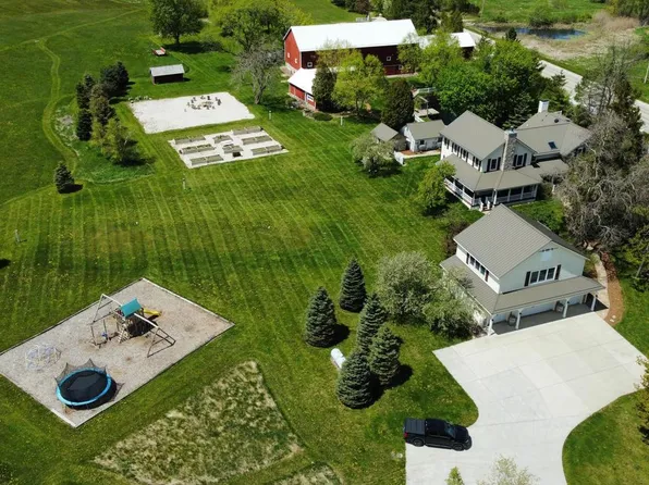 2237 Washington AVENUE, Cedarburg, WI 53012