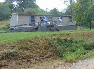 2037 Noble Rdg, Reedy, WV 25270