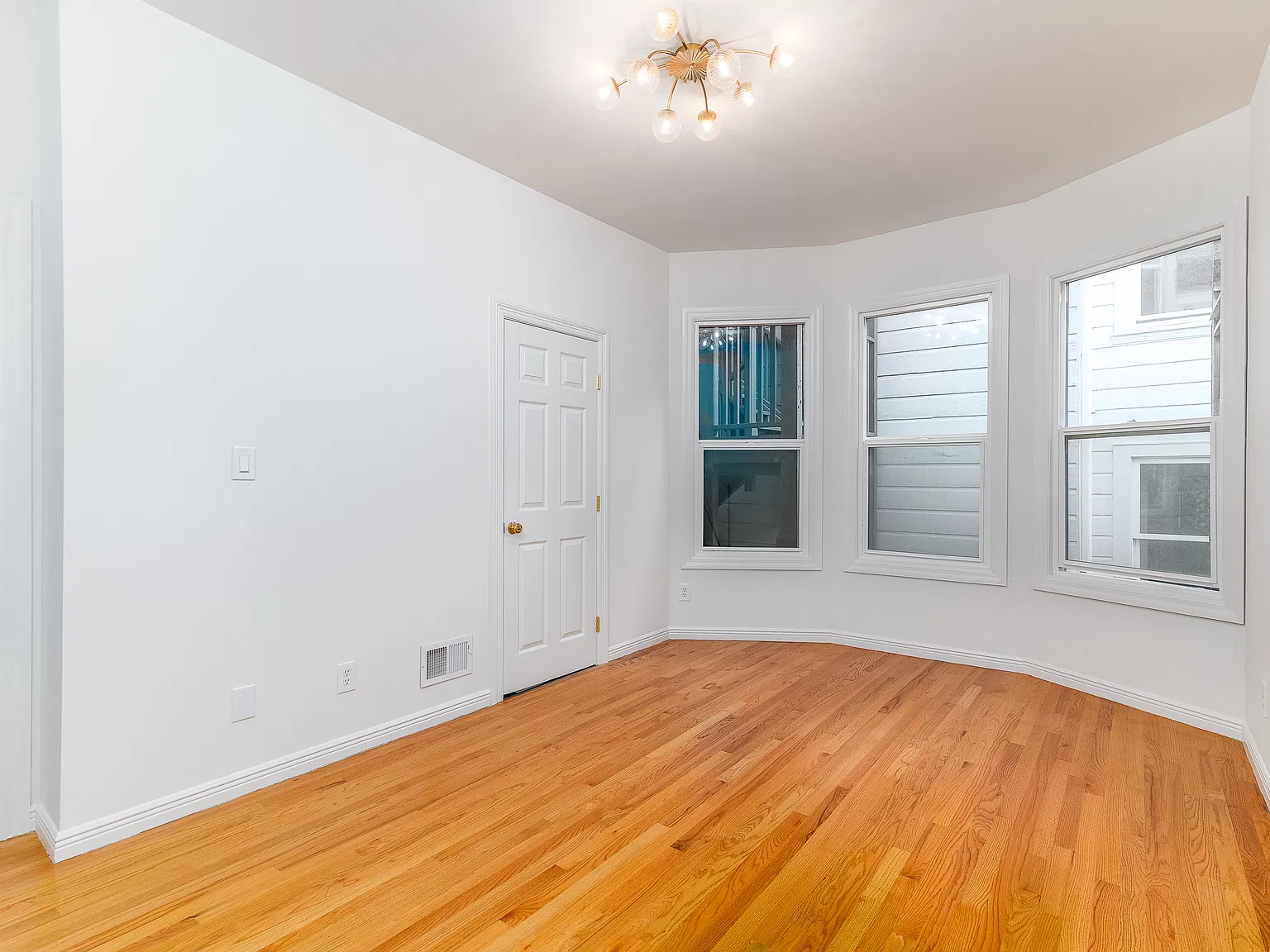 Fully Remodeled Nob Hill 3BR | In-Unit Laundry | Storage Included - Flex to 4 BR (No Living Room) — Photo 2