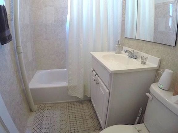 2nd image of 3033 32nd St APT 4I