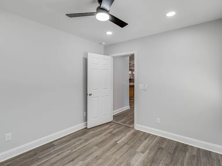 2327 Willow St — Photo 29