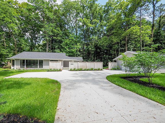 15983 Woodlawn Beach Dr-102