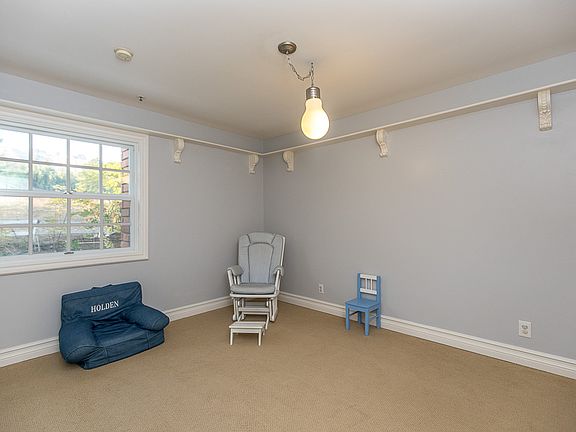 3rd image of 2998 N Redondo Ave
