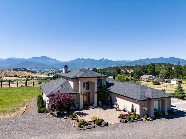 2485 Terri Dr, Medford, OR 97504