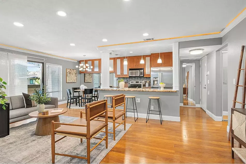 2 bed, 880 sqft, $1,900 — Photo 1