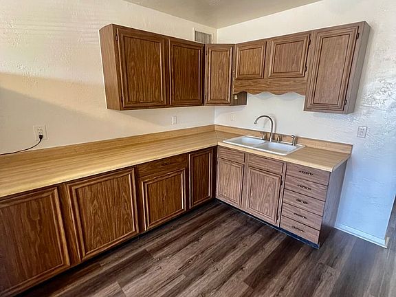 5th image of 2401 W Alameda St
