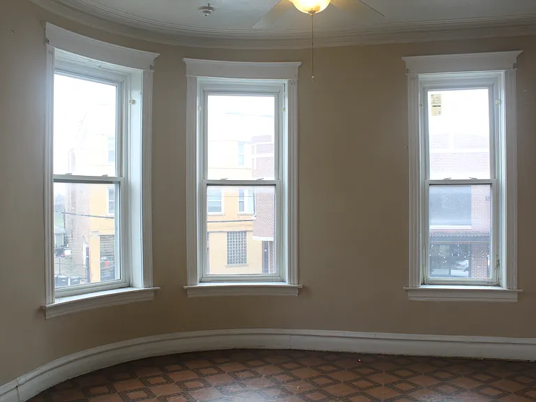 2025 W 35th St #2F — Photo 10