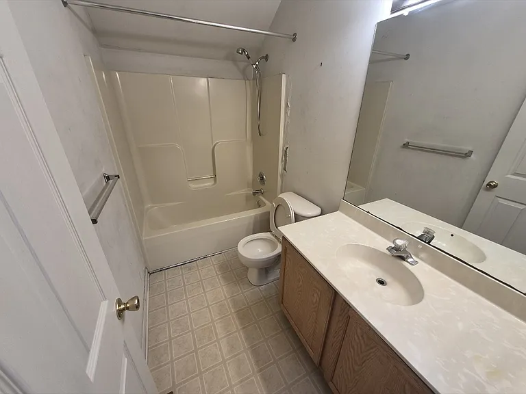 18 Stirling Dr — Photo 8