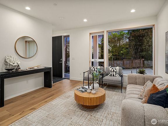 3rd image of 1808 E Mercer Street