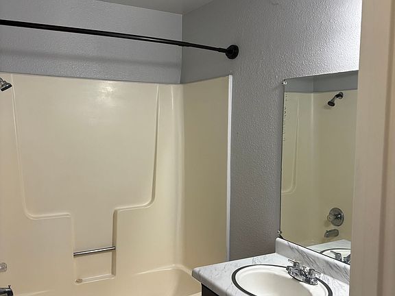 5th image of 1150 Pine St APT 2