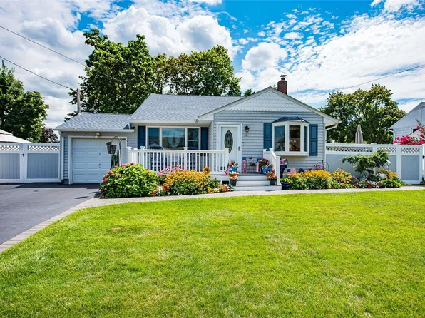 14 Hudson Drive, Kings Park, NY 11754