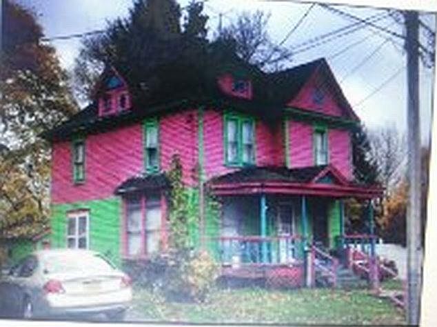 1st image of 220 Crossman St