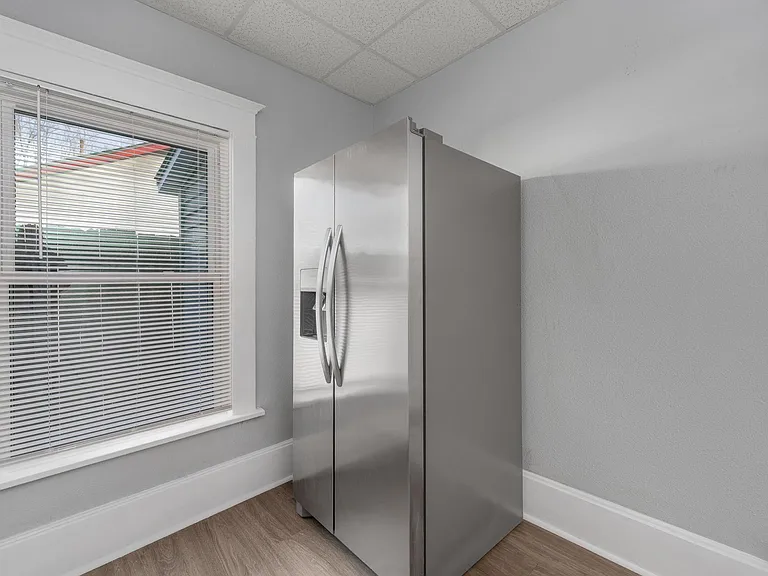 221 N Elizabeth St #I — Photo 2