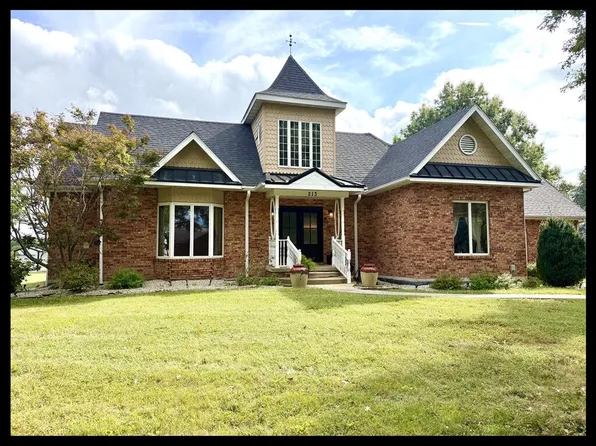 213 W Wood St, Shelbina, MO 63468