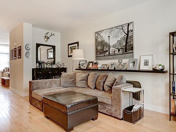 3rd image of 1378 Broadview Ave